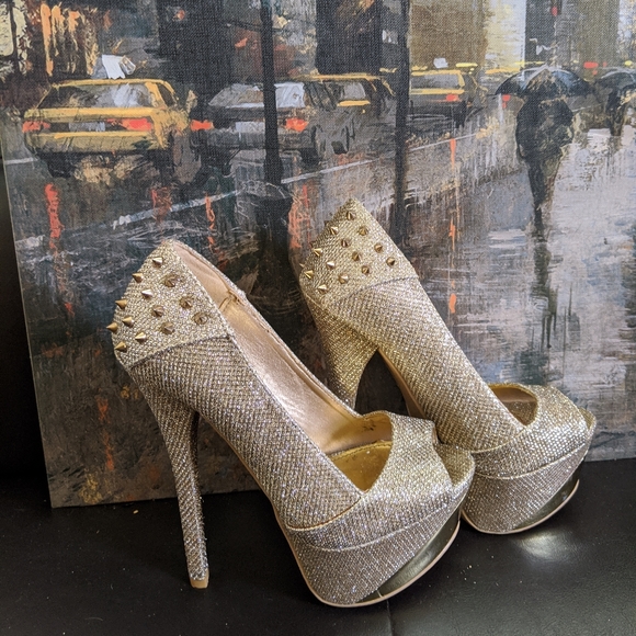 Spiked Stilettos - Picture 3 of 9